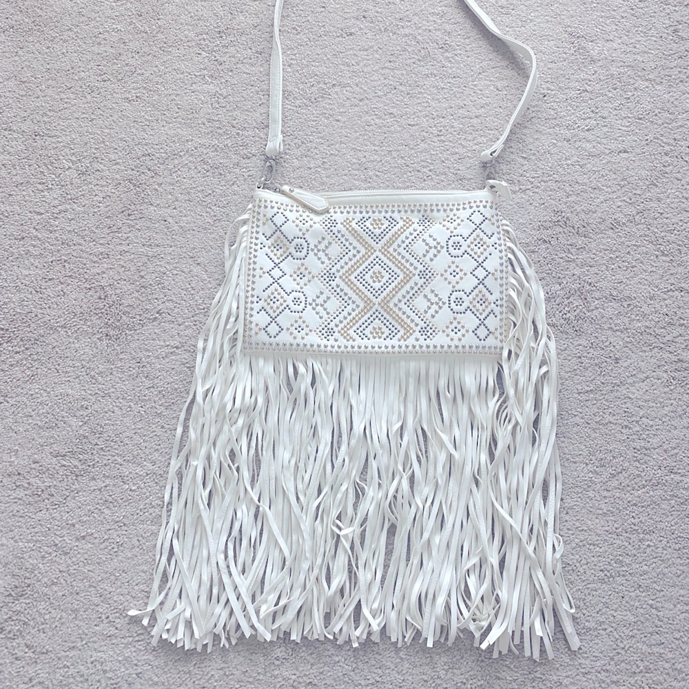 Clutch bag with detachable shoulder strap